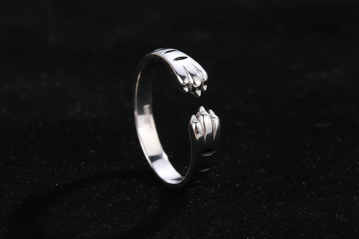 Cat Claw Ring – Dark Background v2
