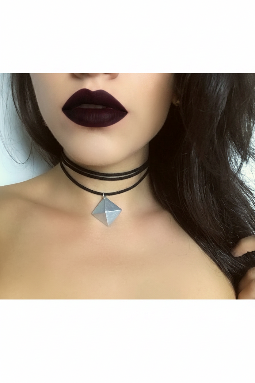 Recycled Bombshell Choker — Gothic Lip Redo