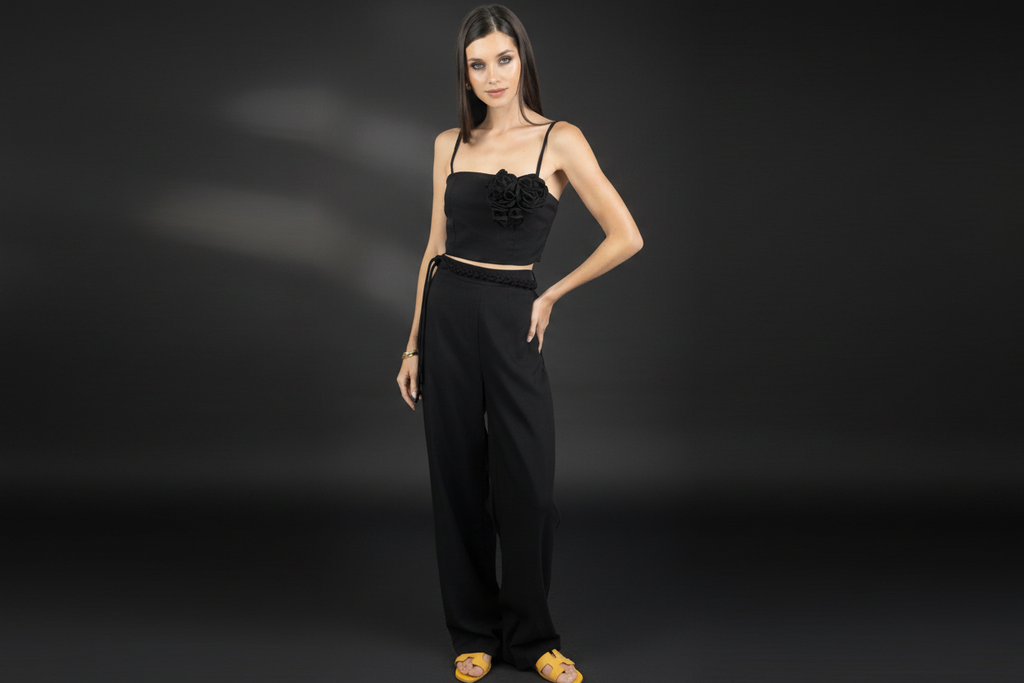 Rosalia Set – Dark Background & Smokey Eyes